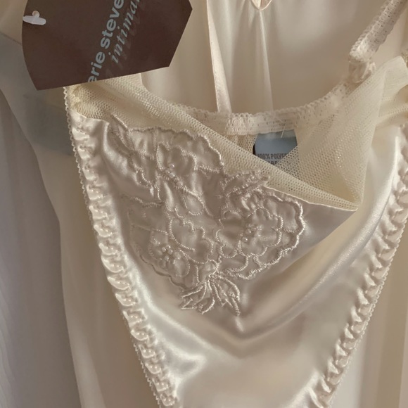 NWT Valarie Stevens Sheer Ivory Nightgown set - Picture 4 of 5
